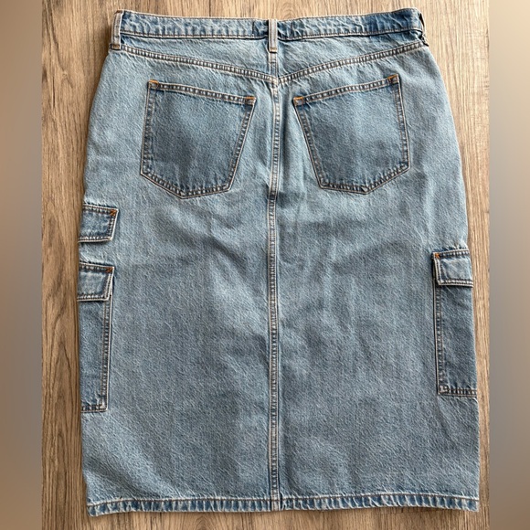 ABERCROMBIE & FITCH High Rise Denim Cargo Midi Skirt Medium Wash Size 33 16P - Picture 9 of 13